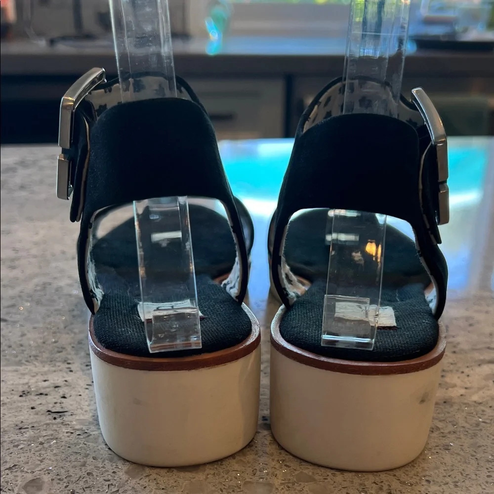 Ellen Degeneres Black Leather and White Wedge Sandals 7 - Picture 6 of 11